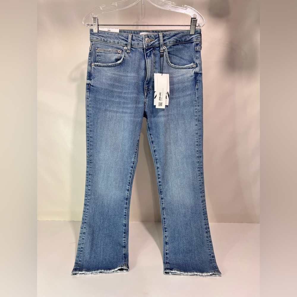 (NEW) Zara High Rise Cropped Flare Jean in size 38